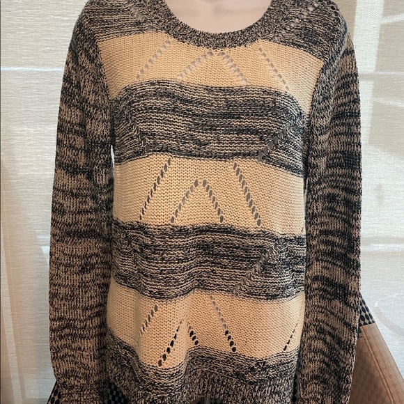 Banana Republic Women’s Knit Sweater - Picture 2 of 7